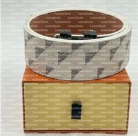 06=Black Buckle+white Plaid